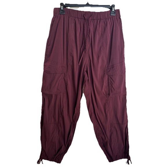lululemon athletica Pants - Lululemon Lightweight Cargo Mid-Rise Hiking Pant in Garnet Womens Small